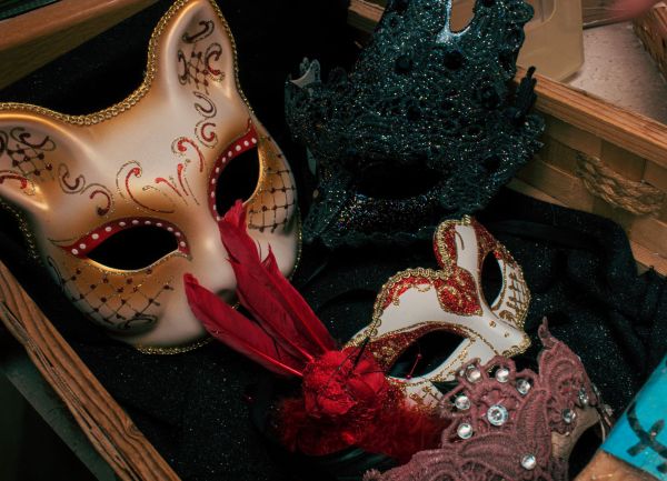 Où apprendre l'art de la fabrication de masques vénitiens à Venise, Italie : ateliers et artisans recommandés ?