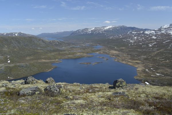 Quels sont les meilleurs conseils pour une randonnée dans le parc national de Jotunheimen, Norvège : équipements et périodes recommandées ?